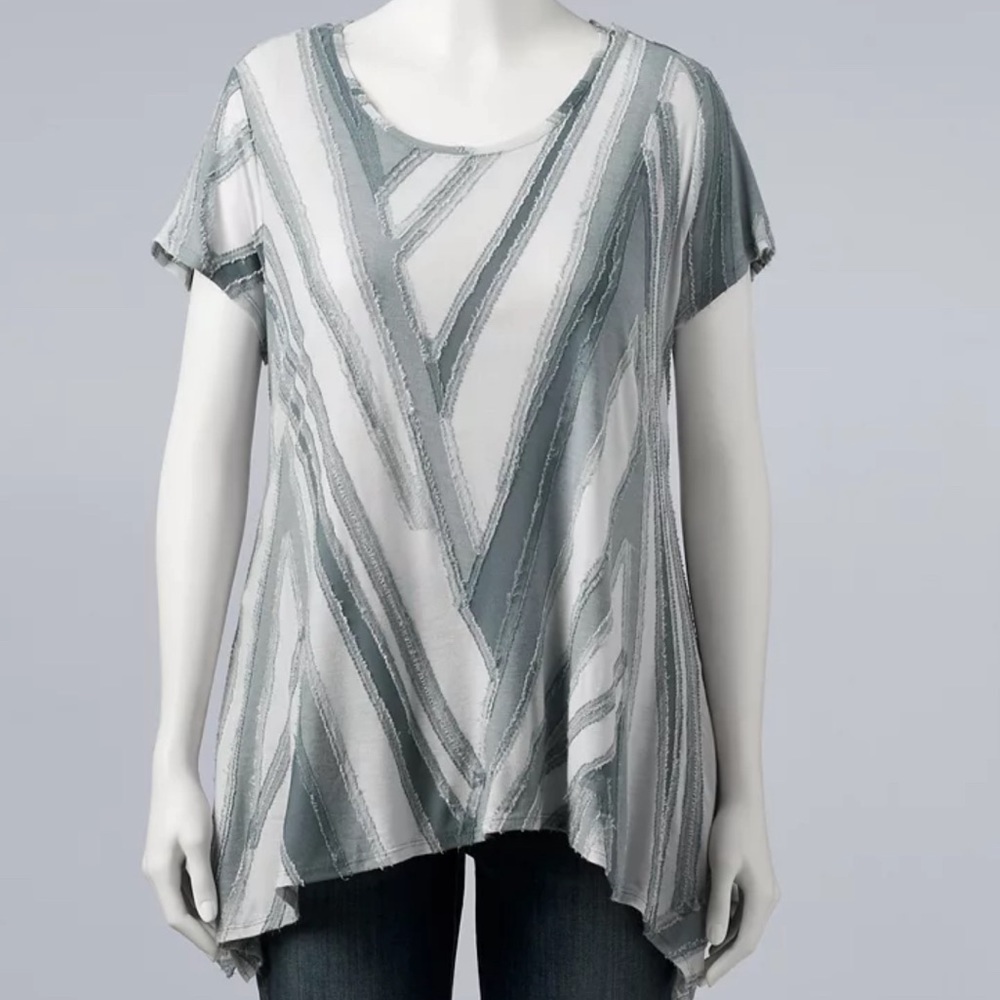 CURATED BY RUA'H KIBRIYA: Textured Short-Sleeved Handkerchief Teex